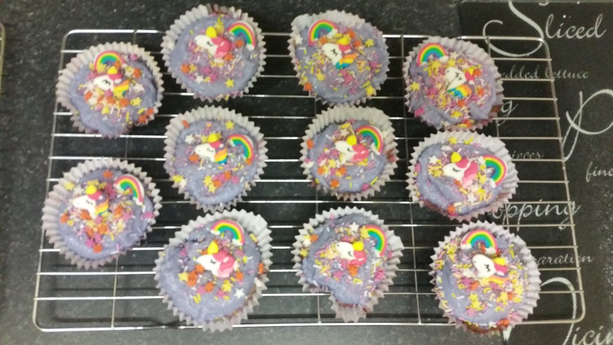 nessa281988's tweet photo. When your poorly and bored AF you make #unicorncupcakes 😍 https://t.co/b2jnXI0gwO