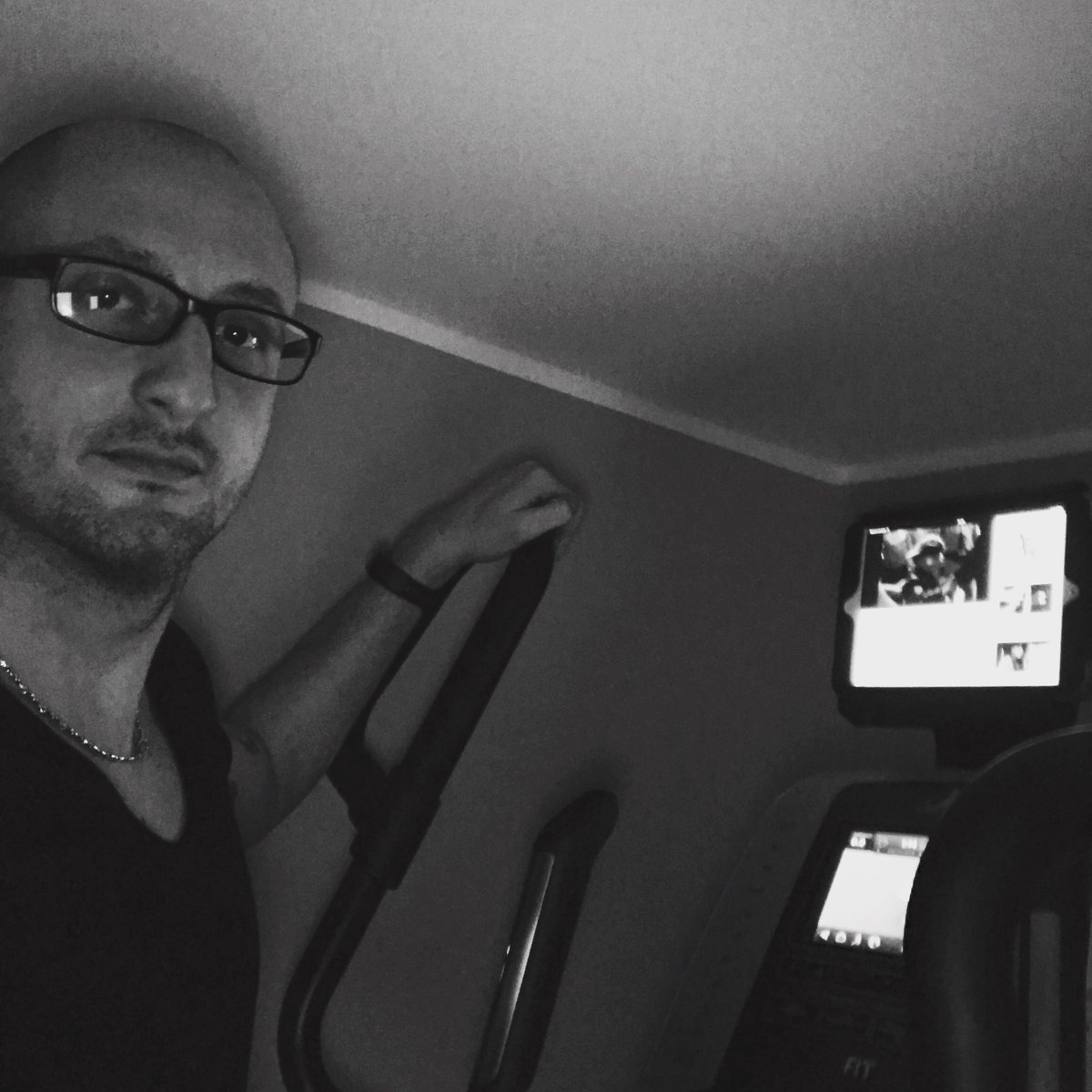 Atp360Paolo's tweet photo. 💪🏽#hometraining😜
#atp360 #top #training #nutrition #home #workfromhome #crossfit #functionaltrainer  #nopainnogain #lifestyle https://t.co/lXPhDfIBbw