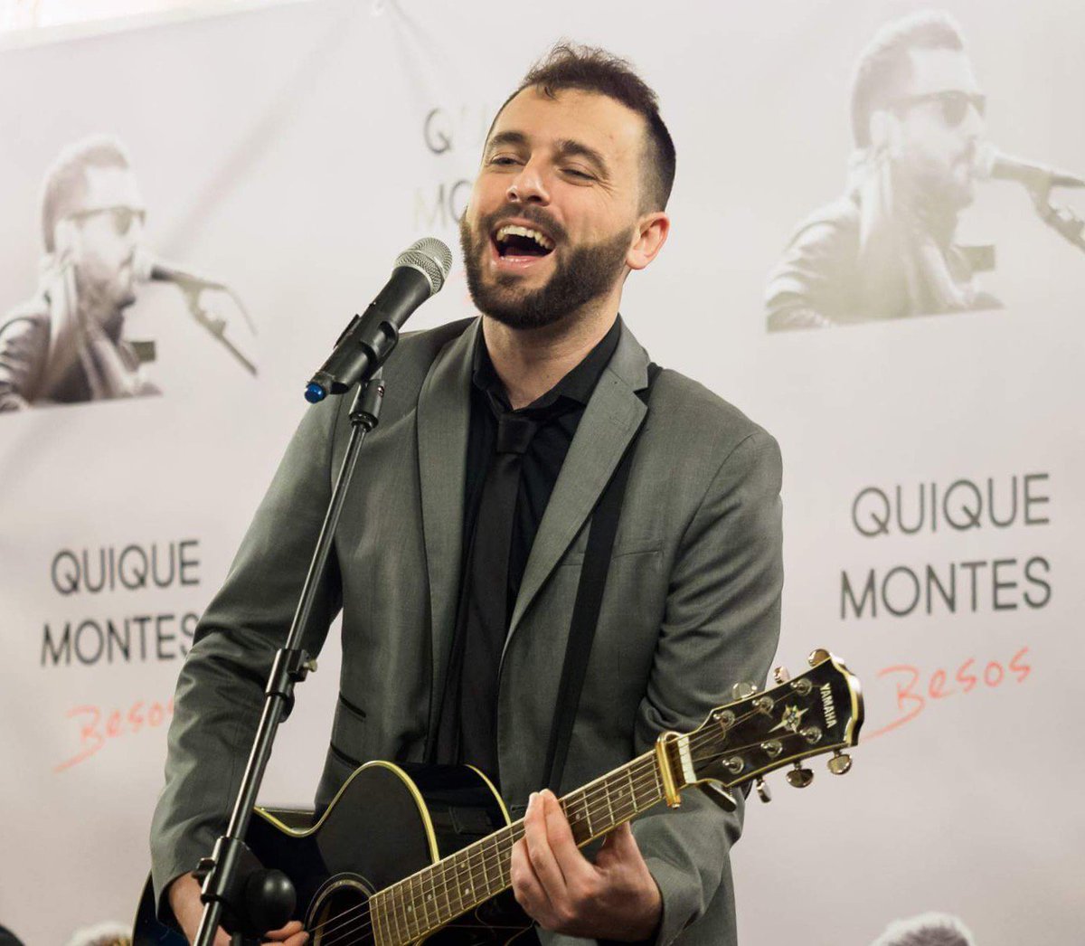 quiquemontes_'s tweet photo. Feliz por el  recibimiento de mi gente ayer en #Torrevieja 😊

#presentacion #besos
 #vegabaja #alicante #murcia #tourbesos https://t.co/niEbfWrnmb