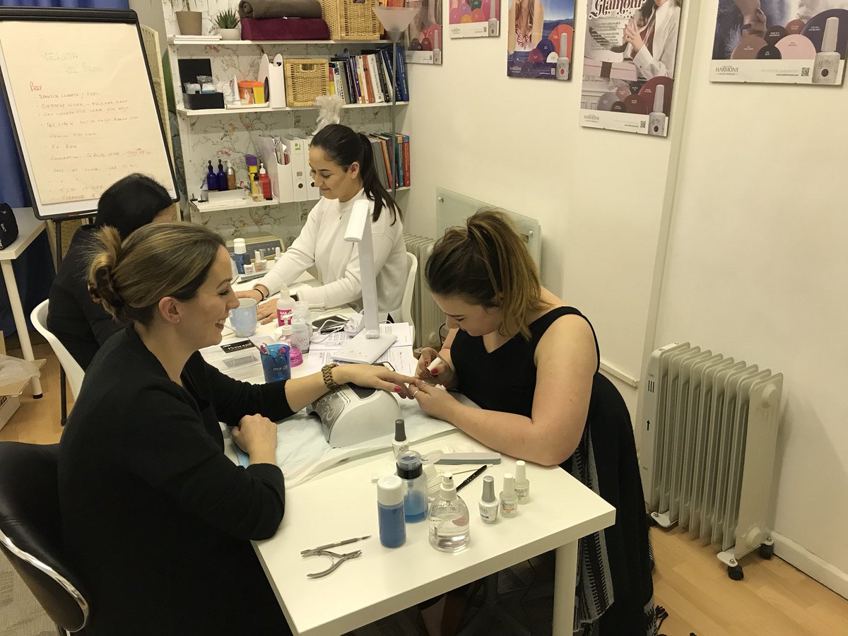 Jillshrig's tweet photo. Great day Gelish training #nailharmonyuk #Gelish #Northamptonshire #Bedfordshire https://t.co/zFcuDsFNTX