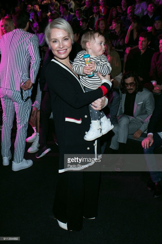 Support_Soraya's tweet photo. Hoy @SorayaArnelas junto a la pequeña #Manuela en @MercedesFashion #MFWeek en @feriademadrid vía @GettyImages https://t.co/wMh3VXevHN