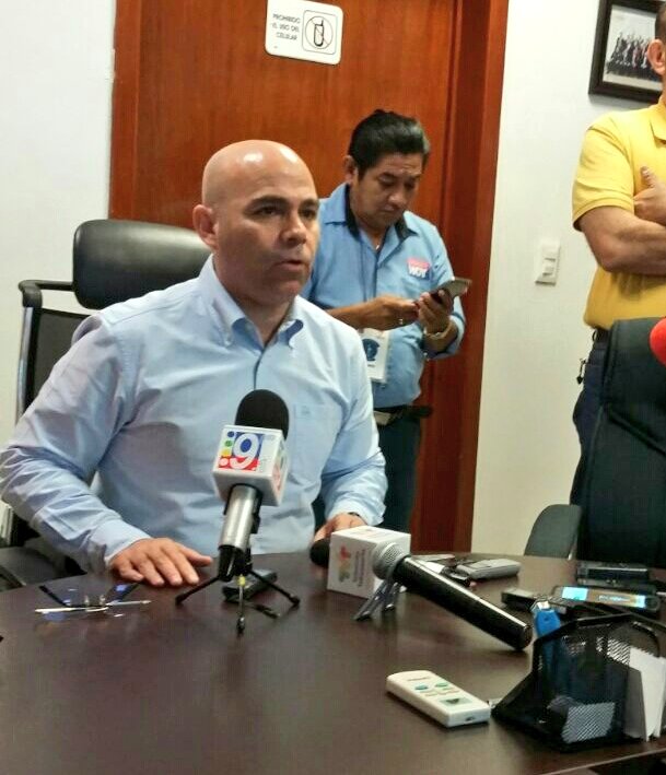 SSPCTabasco's tweet photo. El titular de la #SSP @jorgeaguirrecar dio a conocer la detención de una banda criminal por el delito de portación de arma de fuego, en la R/a Lázaro Cárdenas https://t.co/g87UGDqlZK