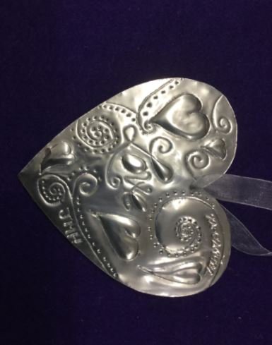 A great pewter embossing workshop at Cabbage Rose in Leek yesterday.  Thanks to all the lovely ladies who came along and made some fabulous hearts.