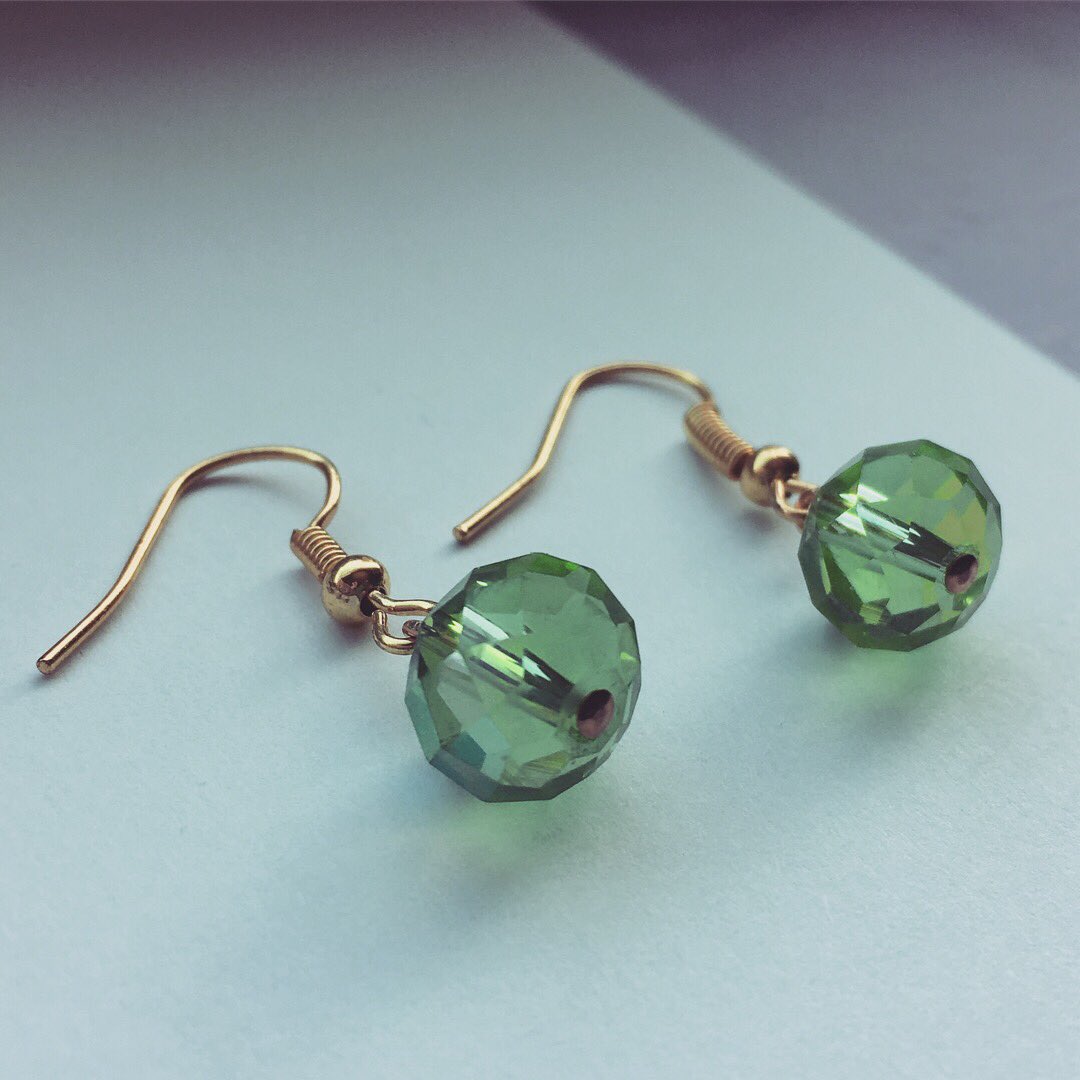 EButterflyBeads's tweet photo. 🍃 Going green today! 😊💚 It’s the middle of Winter here in Michigan and I’m currently wishing for Spring! 🍃 #goinggreen #green #greenglass #greenearrings #greenandgold #wishingforspring #michiganwinter #puremichigan #statelove #ebutterflybeads 🦋🍃 https://t.co/vY4ixfipWX