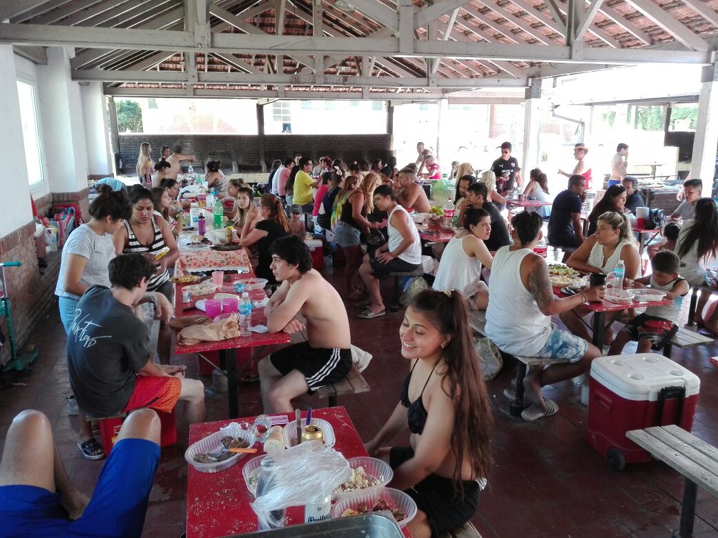 SubOrganizacion's tweet photo. Hermosa jornada en el #ClubRecreativoEzeiza.
#Voley y #Compañerismo de parte de los compañeros de #Coto. 
Felicitaciones al #ElEquipoDeRamonMuerza por la organización.
@RamonMuerzaSEC @medinajose1960g 
@aldecoto https://t.co/mhmS8HyWAJ