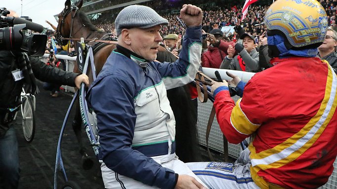 Suomalaisvalmentajan hevonen voitti maailman suurimman ravikilpailun: "Uskomatonta": Timo Nurmoksen valmentama Readly Express kiri ruotsalaisen Björn Goopin ohjastamana maailman suurimman ravikilpailun voittoon Ranskan Vincennesissä. Nurmos pääsi… dlvr.it/QD3s6P #ravit