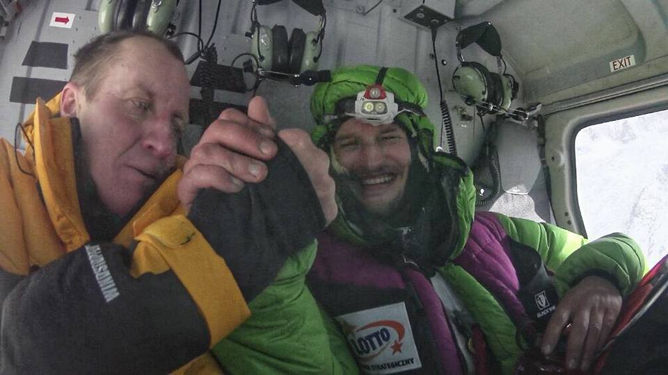 oxigenados's tweet image. Rescate #NangaParbat
Una voz en la oscuridad. Este es el instante clave, en plena noche del #NangaParbat, en el que Denis Urubko y Adam Bielecki localizan a Elisabeth Revol:
facebook.com/denisurubko/vi…