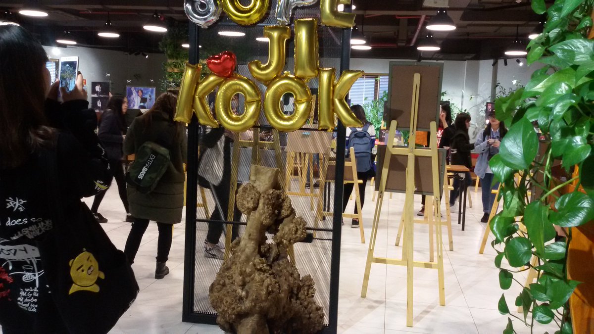 jooyoungwon's tweet photo. @RECONTRER_ @Whisper9394
This exhibition was unforgettable. Thank you for holding it in Vietnam❤ https://t.co/fqA9nQMAoR