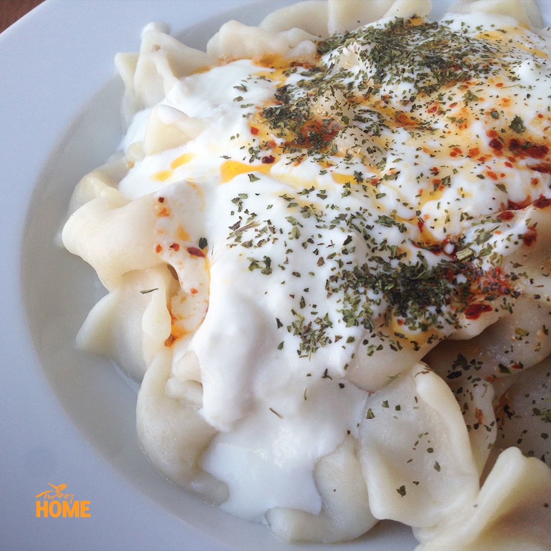 GoTurkiye's tweet photo. Have you ever eaten stuffed ravioli with a yoghurt, mint and red pepper sauce on top? You haven't lived till you've eaten #Mantı!😋

#Turkey #Homeof #TurkishCuisine https://t.co/V53iPWMXO9