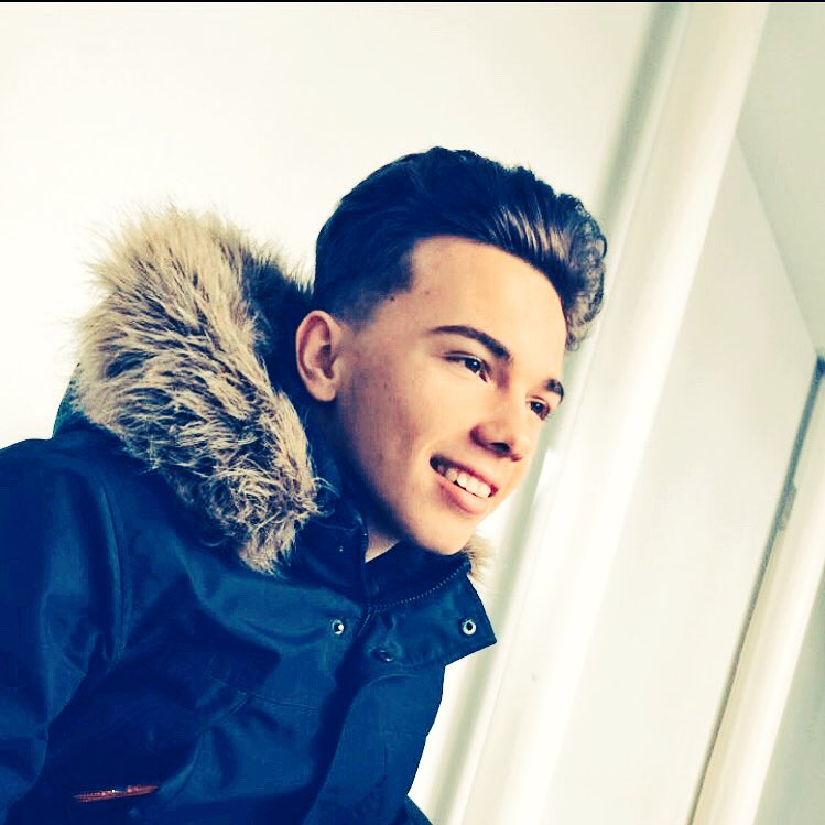 simon 🌟🌟 tweet media