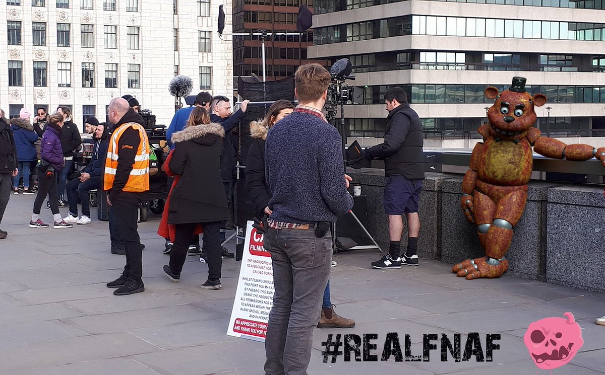 bbgummonsters's tweet photo. Freddy from #FNAF seen on London Bridge with film crew. Could this mean #fivenightsatfreddys is being filmed in London? Is this #realfnaf for the new #FNAFMovie? https://t.co/sjDmgSWai0