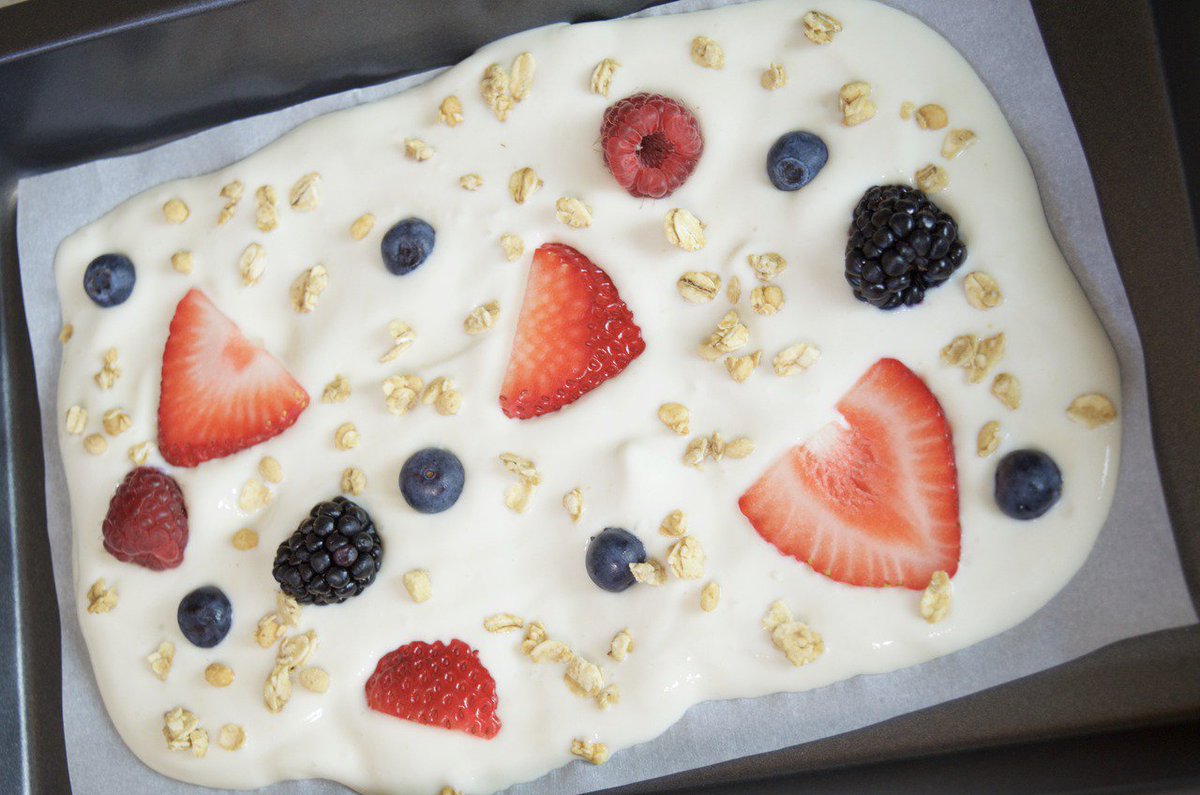 TheTeachersWife's tweet photo. How to Make Kid Friendly Fruit Yogurt Bark Recipe #ad Yogurt Flavors HERE: https://t.co/Gx2kKvmH6Y Recipe Post HERE: https://t.co/VnuhPZ086F #HappyFamilyTarget #kids https://t.co/yteWsnFRBI