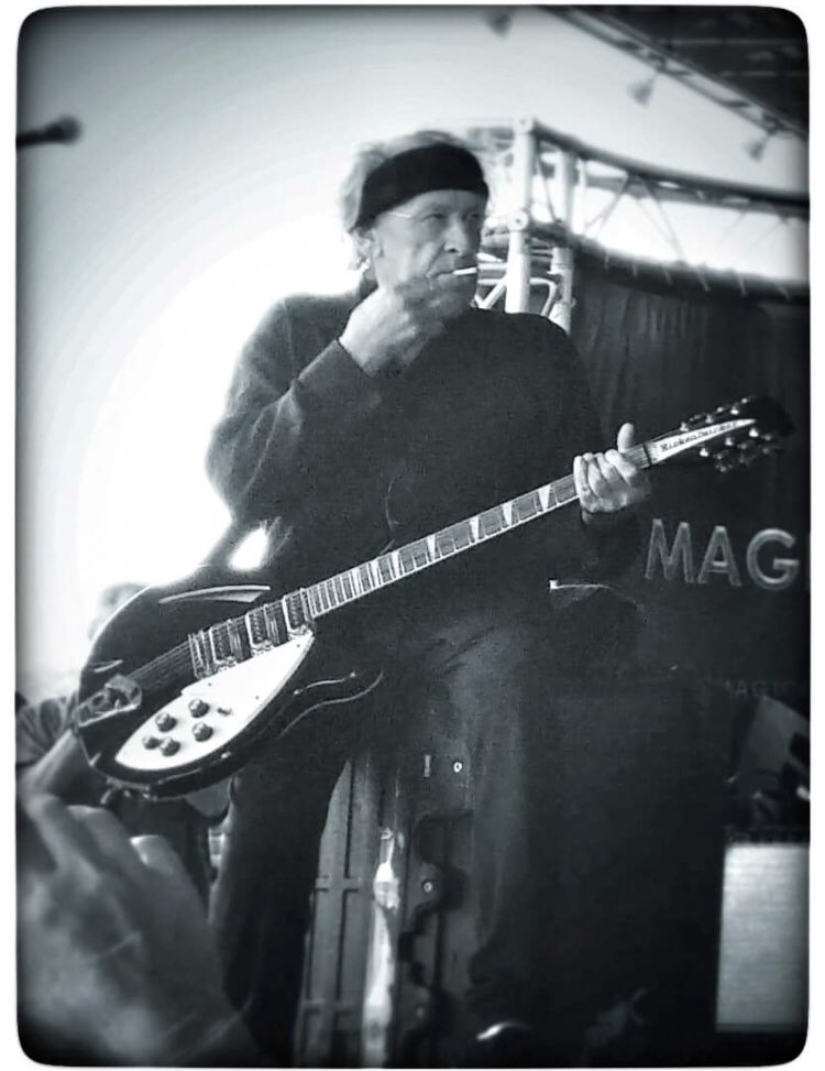 jude_gold's tweet photo. In case you were ever wondering how vibey #PaulKantner is/was, here’s a photo taken just a couple months before Paul passed (which was exactly 2 years ago to this day). #kantner. PHOTO: Renee Janis. https://t.co/5VtCW3YOXa