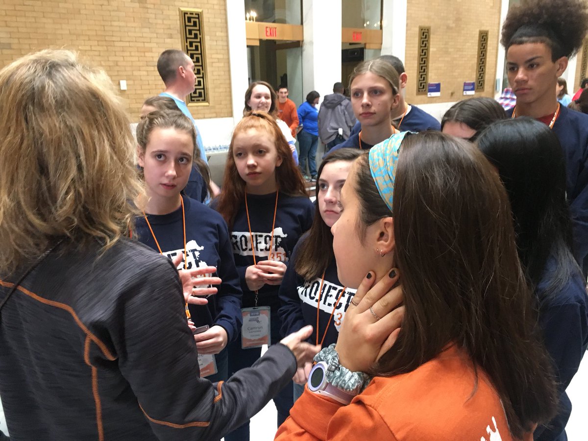 MAGovArchive's tweet photo. These middle schoolers are already leaders in their communities, and discovering first hand the value of giving back with community service projects around Boston, including at @Gr8BosFoodBank, @PineStreetInn, @c2cboston and the State House. #Project351 https://t.co/E2op2Dyjpi