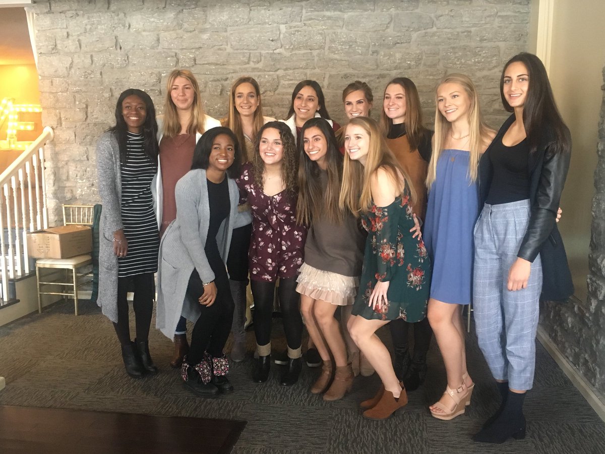 ubvolleyball's tweet photo. Great to have this group back in Buffalo! #UBhornsUP https://t.co/MjM5CXVzoA