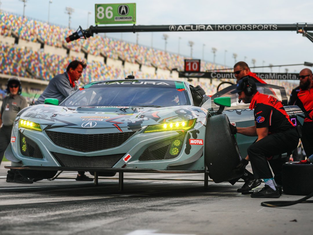 GTendurance_'s tweet photo. Less than 2 hours at the #Rolex24 - #GTD Update:
P1 #Lambo11 @M_Bortolotti #GRT
P2 #AMG33 @jbleekemolen
P3 #Acura86 @AJAllmendinger
P4 #Lambo48 @BryanSellers
#Daytona24 #GTEndurance #daytona #IMSA #continentaltire #TheRaceIsOn #Endurancerace #GT3
📷 Credits to their owners https://t.co/GE00szZIDG