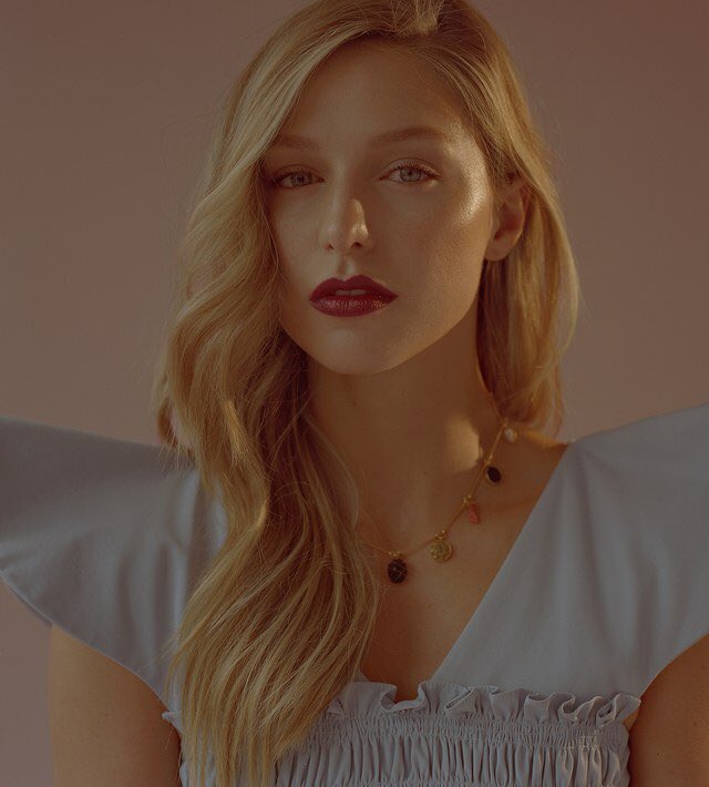 KaramelSource's tweet photo. OLD/NEW | Melissa photoshoot for W magazine https://t.co/pBiH1PSIfk