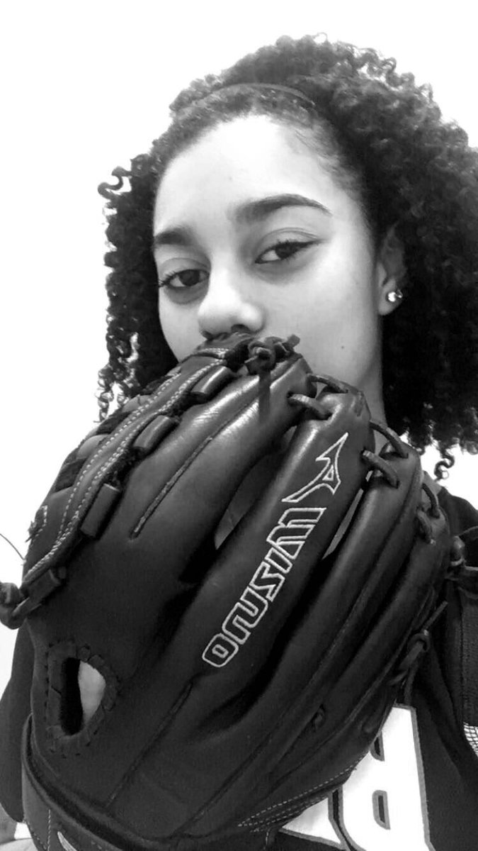 am_ERICA3's tweet photo. Easy. Breeze. Beautiful. Softball https://t.co/LygltBA0Uf