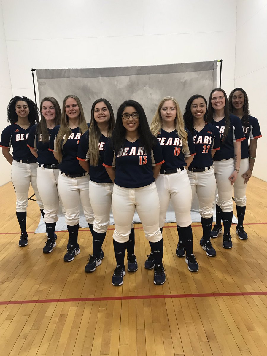 am_ERICA3's tweet photo. Easy. Breeze. Beautiful. Softball https://t.co/LygltBA0Uf