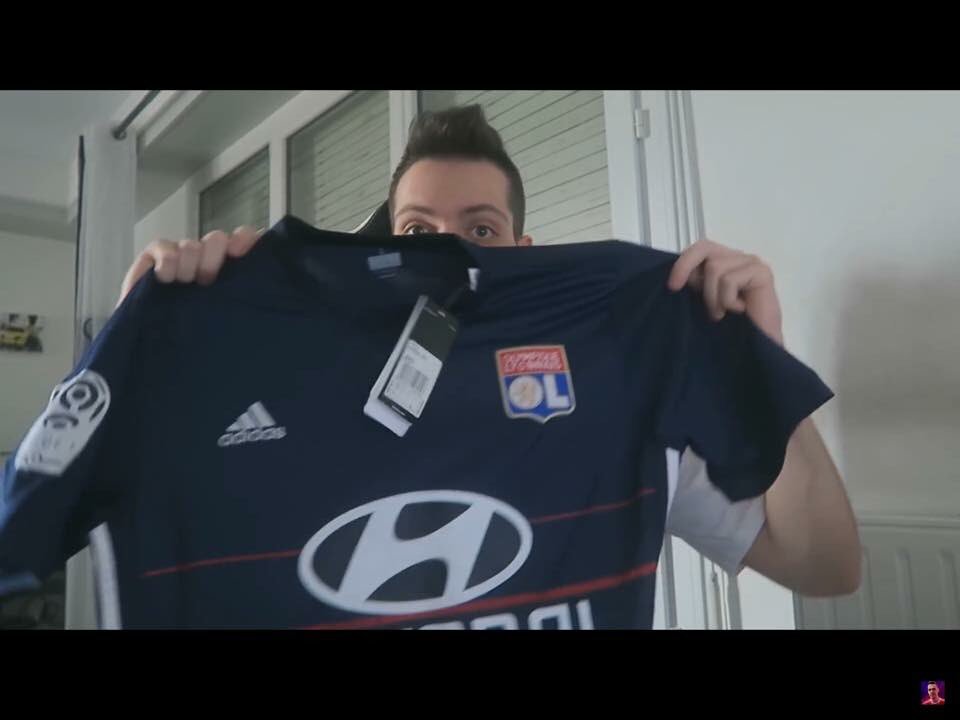 Letropicoooo's tweet photo. @Raaazak @Raaazak bh serait tu un peu footix?😂 https://t.co/EMP42Ms9Ed