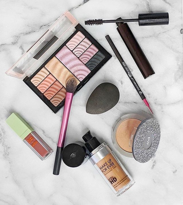 alexalikess's tweet photo. #makeupwardrobe ๐ โฅ๏ธ // tap for brands //
#totaltemptation palette
#waterproofmascara
#liquidlipstick
#drugstore #eyebrowpencil
#liquidfoundation
#settingbrush
#powderfoundation
. . . . #beautyinsider #beautyblogger #makeup #makeupproducts #beautylโฆ https://t.co/LgIIU5UkMW https://t.co/Z5VT0kzKgX