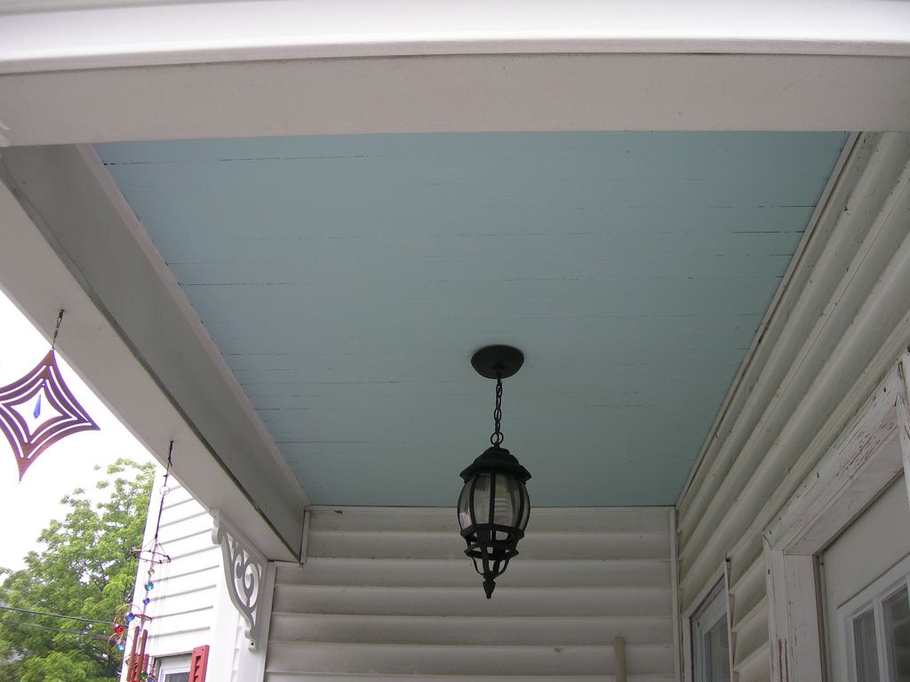 It’s easy to whitewash a ceiling, it’s not so easy to erase the true history of Haint Blue. buff.ly/2mM9LUD