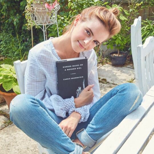 yElisaThompson's tweet photo. Books are my best friend🍃 https://t.co/yGdkJvJJ2v