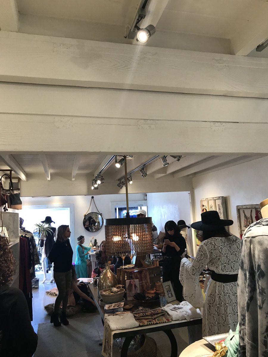 gentlegeniuspr's tweet photo. We had a great time with #client @VSpaLosAngeles at yesterday’s @Gypsy05 pop up! ✨💜 Thanks to all the great folks who stopped by! #gentlegenius #eventsupport https://t.co/5U6qRSGx82