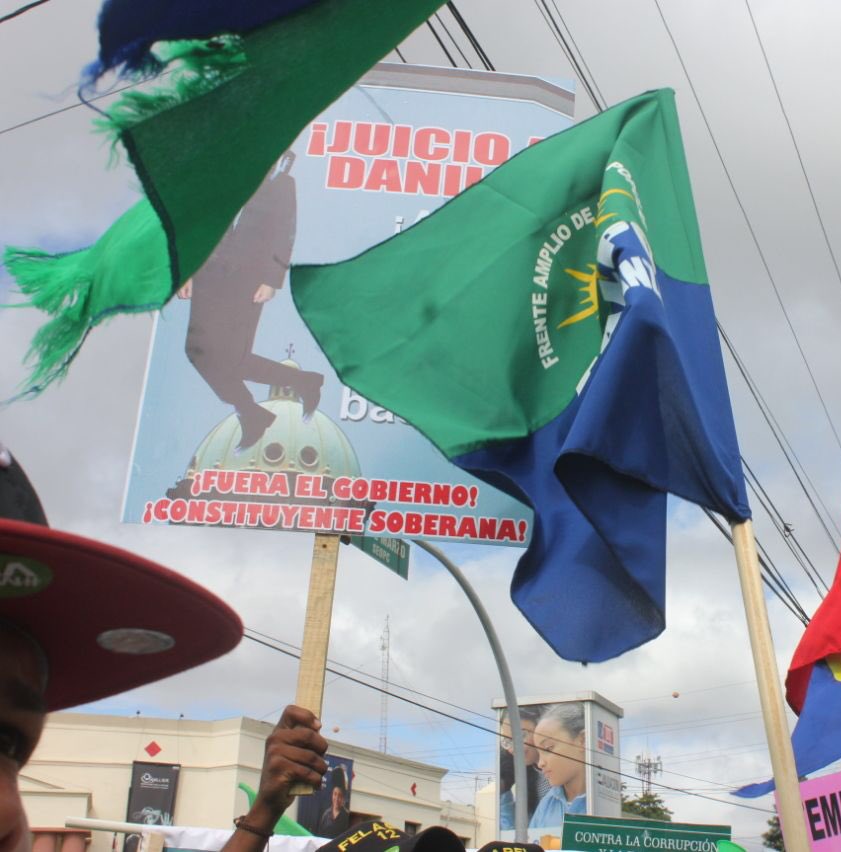 FelabelSede's tweet photo. Asamblea constituyente para que la nación goze de un sistema de justicia imparcial y eficaz, fuera las mafias políticas de la Justicia Dominicana #JusticiaParaVlady #MarchaVerde #TamosEnElPalacio https://t.co/Z6AzAAI1Hv