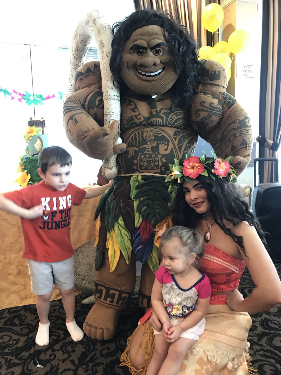 HenryssonandDad's tweet photo. @dmo305 thank you for having us at Sarah’s party!! So much fun https://t.co/5a9kT6B08E