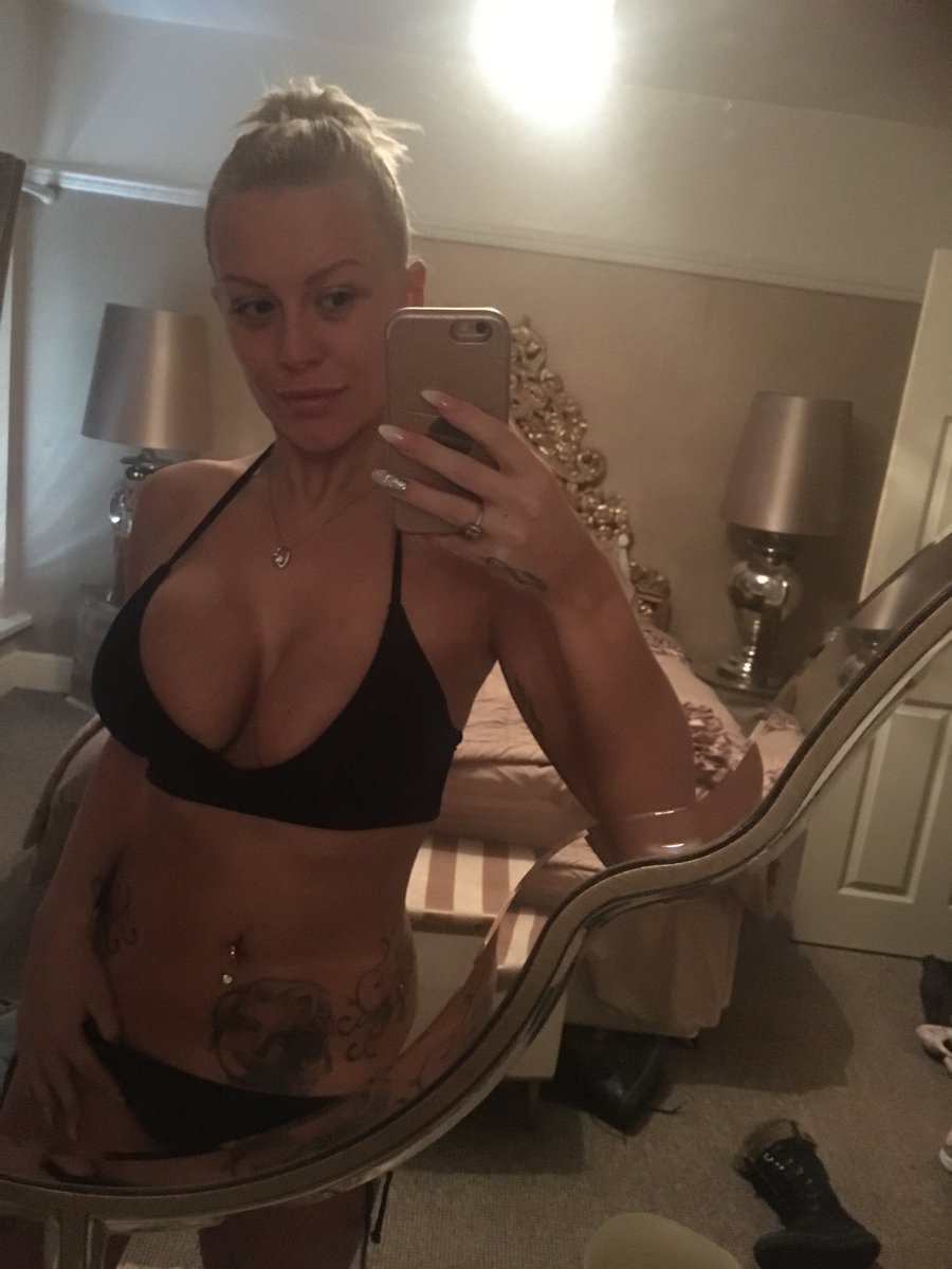 sammybmodelling's tweet photo. No make up no hair or eye lash extensions no filter no photo shop just me how many girls dare to do this nowadays #natural #beyou #model #PositiveMentalAttitude #Swimwear https://t.co/OREbibLL4i