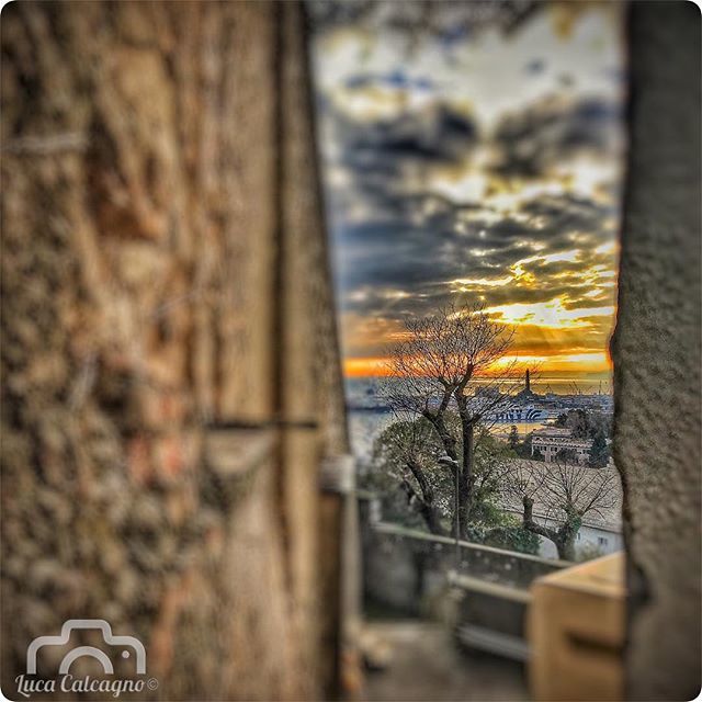 'Scatto del 27/01/2018 📍Genova * #trovalalanterna  #snapseed #filter #hdr #insta #iphone7 * #italiainunoscattohdr * #picoftheday #igersoftheday #ilsecoloxix * #ig_italy #igersitalia #italia #italy #italianplaces #volgoitalia * #igliguria #liguria' @Luchino77 #genova