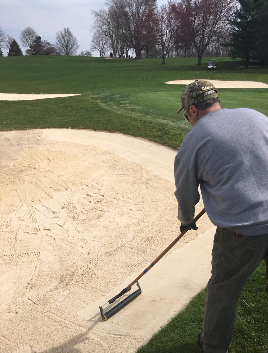 GLCCTurf's tweet photo. @kylem130 @SaginawCCturf @turfnet @glccturfmec @glccboike This is what we’ve used to roll our bunker faces for the past 2 seasons w/ great success. Lg paint roller covered in #vinylguard so sand doesn’t stick. @glccturfmec keeps threatening to fabricate a new model with some structural/performance changes #australianmethod #compactfaces https://t.co/rwJDCdLqd6