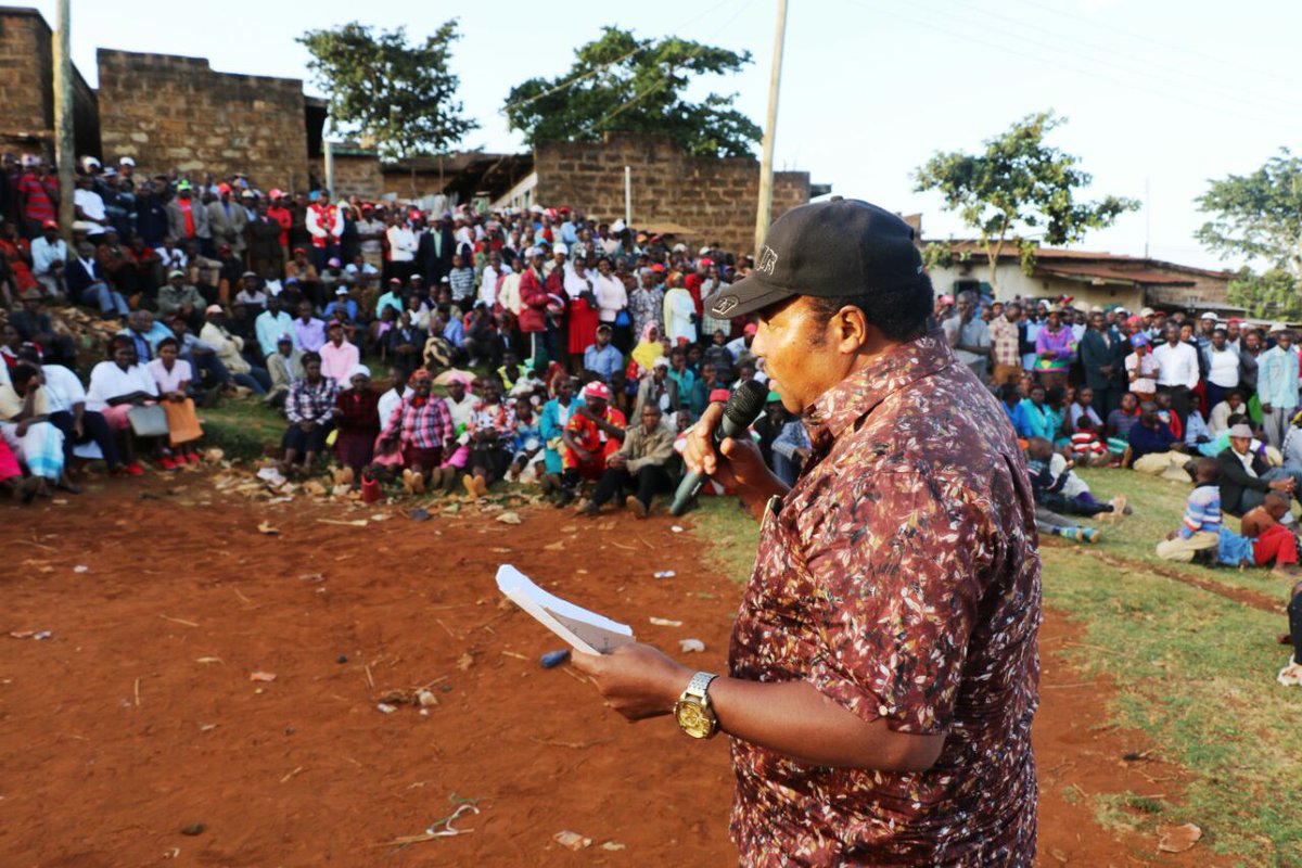 This evening I met residents of Ndarugo ward, Gitwe village, Gatundu South where we discussed development projects. 

Residents complained of illicit brew which I promised to eradicate.