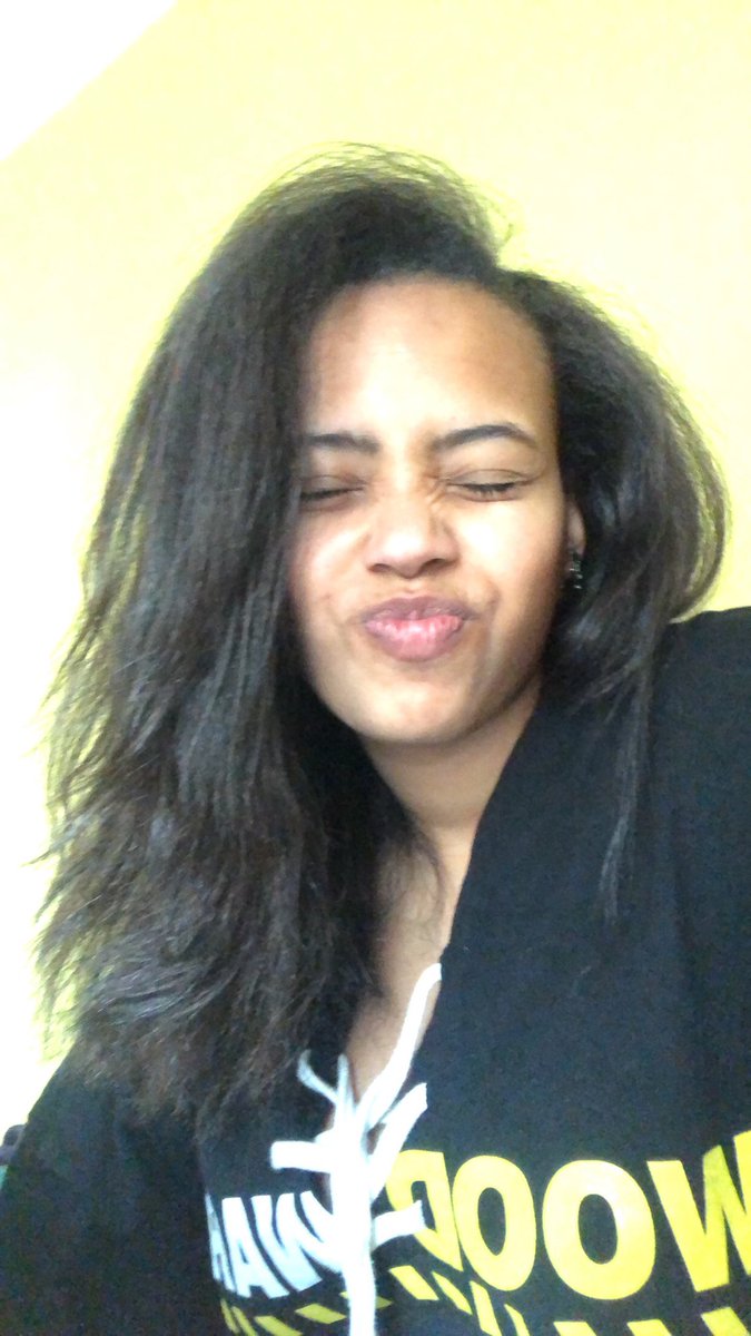 usmcdash's tweet photo. When boredom strikes 😂😂have a good day everyone☺️ #SGRho #7Tail #GX #ΓΞ💙🐩💛🐾 https://t.co/BXrYvcpnwL