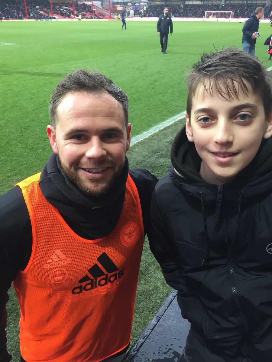 simonpaulclare's tweet photo. Yesterday Alan met the Barmitzvah boy. My son was so happy that he could say thank you in person. https://t.co/uwkHVGUB2h