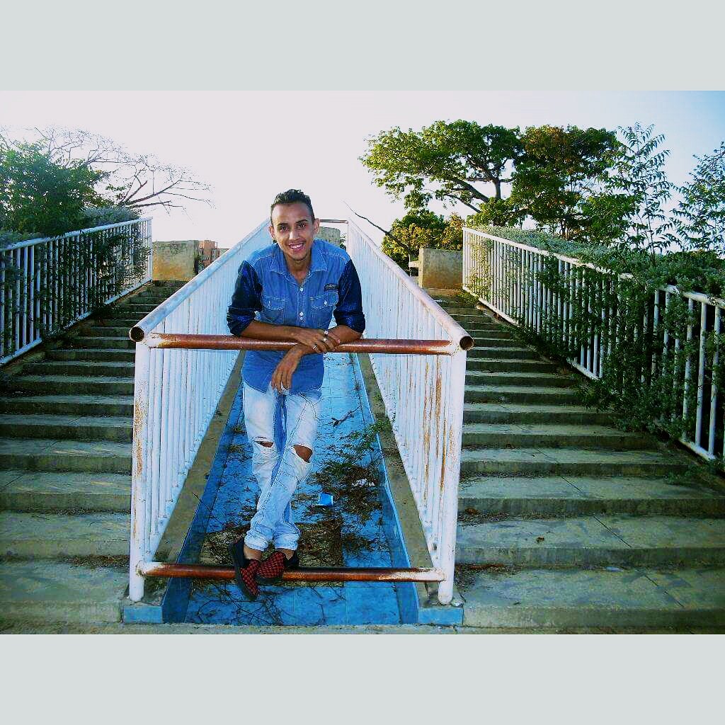 josechir1996's tweet photo. La vida sigue corriendo todo los días stay strong . https://t.co/hBxmhvQDYK