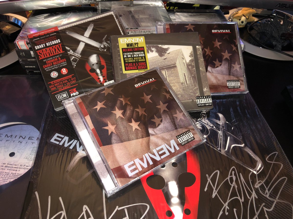 Eminem_Pro's tweet photo. #Unboxing: #Eminem's #Revival# UK version CD. Watch: https://t.co/SOYeaLjMCo #EminemPro https://t.co/XXYB2708if