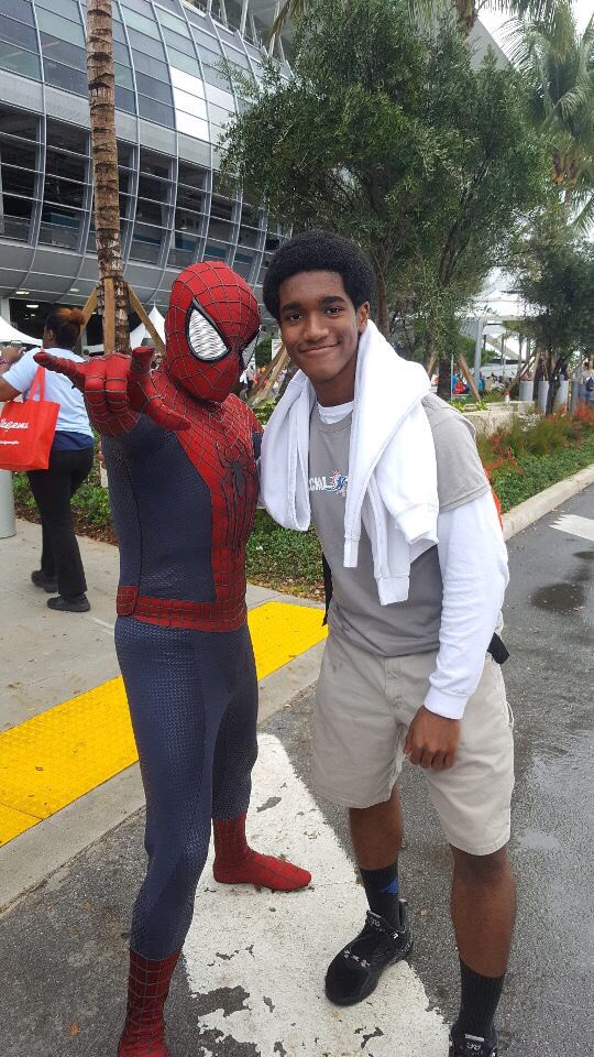 Iamhmlnhs's tweet photo. aaaaaand hereβs Akil with some very special guests https://t.co/eI6MUm1Gu7