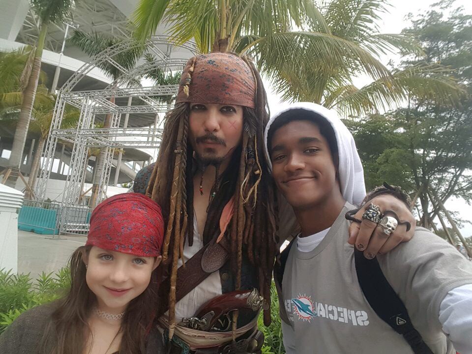 Iamhmlnhs's tweet photo. aaaaaand hereβs Akil with some very special guests https://t.co/eI6MUm1Gu7