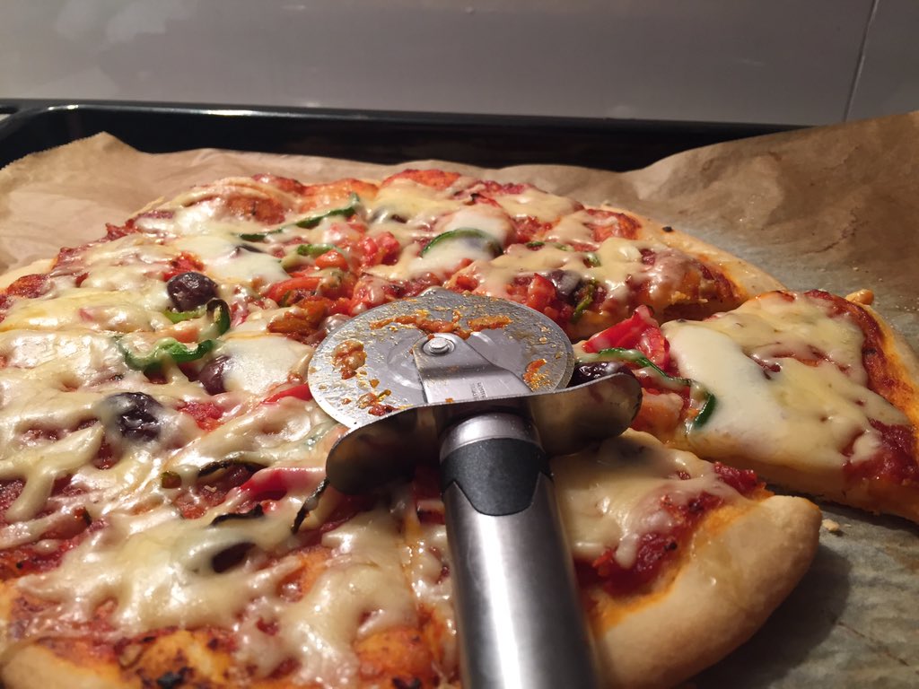 khadooj_muftah's tweet photo. #homemade_Pizza https://t.co/a0rjzTvrVH