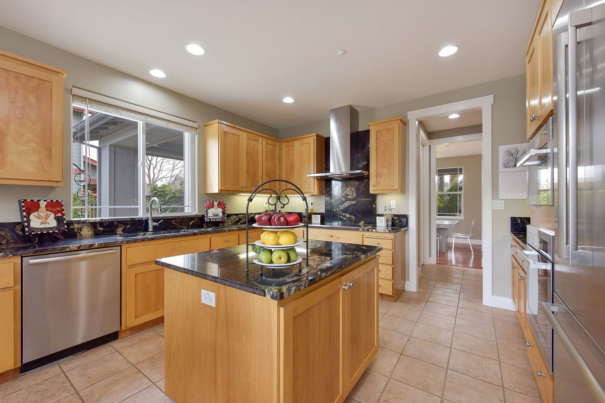OpenHomesPhoto's tweet photo. Amazing light and bright home features 3,011 square feet of spacious living on a 10,057 square foot premium lot backing to vineyards. 5414 Maybeck Lane, #Livermore - Presented By: @carolsawdey - https://t.co/TtoN3A7GTr #OpenHouse #ForSale #BayArea https://t.co/OSXUAQi6WZ