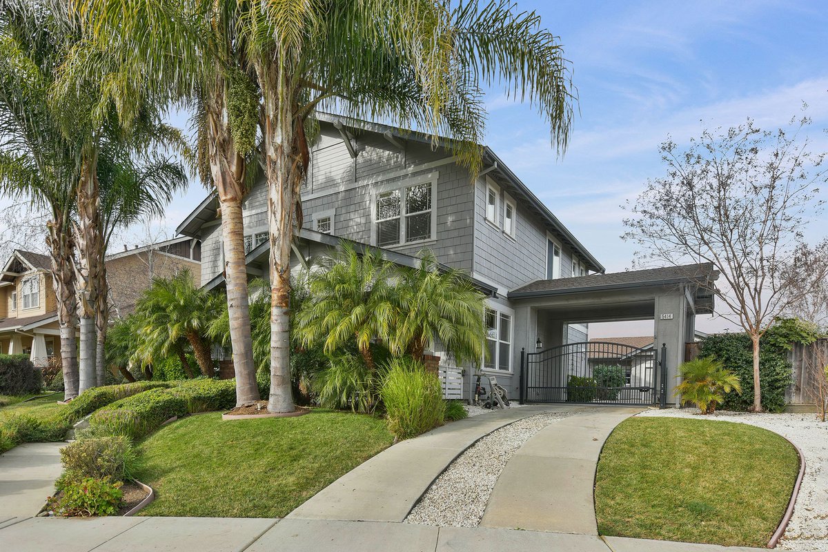 OpenHomesPhoto's tweet photo. Amazing light and bright home features 3,011 square feet of spacious living on a 10,057 square foot premium lot backing to vineyards. 5414 Maybeck Lane, #Livermore - Presented By: @carolsawdey - https://t.co/TtoN3A7GTr #OpenHouse #ForSale #BayArea https://t.co/OSXUAQi6WZ