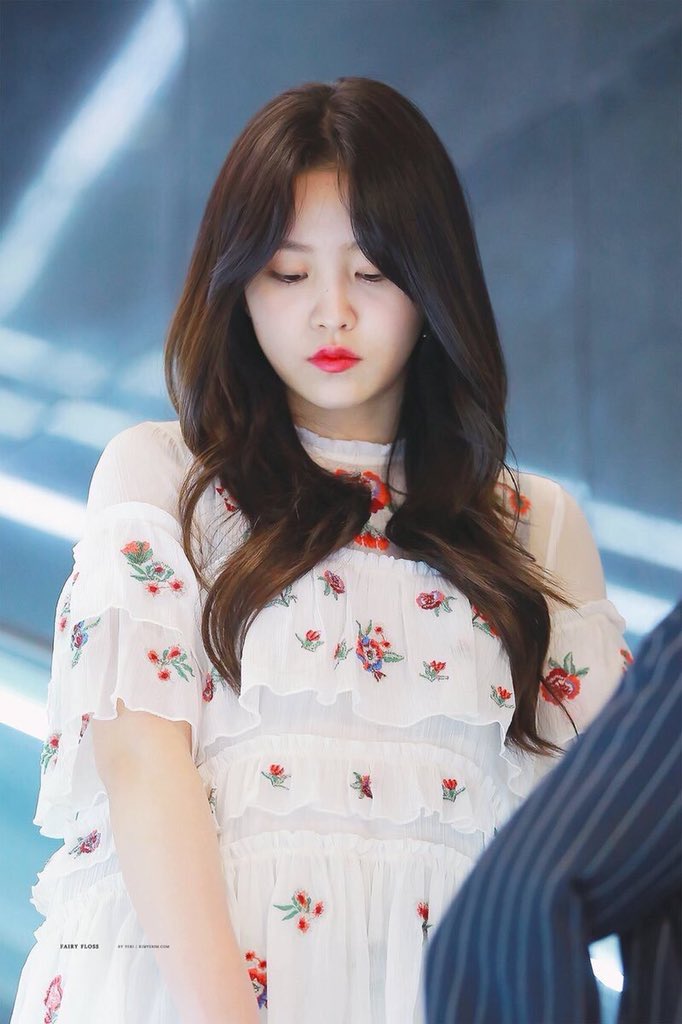 yerilooks's tweet photo. —    #예리    170414    👜 https://t.co/i6K0n6vB1F