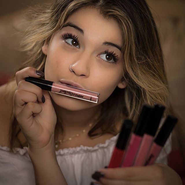 officialposhbox's tweet photo. Bright and bold or nude and natural, something for everyone.
.
.
.
.
.
#subscriptionboxes #310shake #beautybox #sigmabeauty #beautyblogger #YouTube #makeupmafia #vanitymakeup #vanity #beautycare #follow #perfect #Kashmere #instalife #cosmetology #beautyb… https://t.co/CHMvssSIPF https://t.co/6w5BPno69U