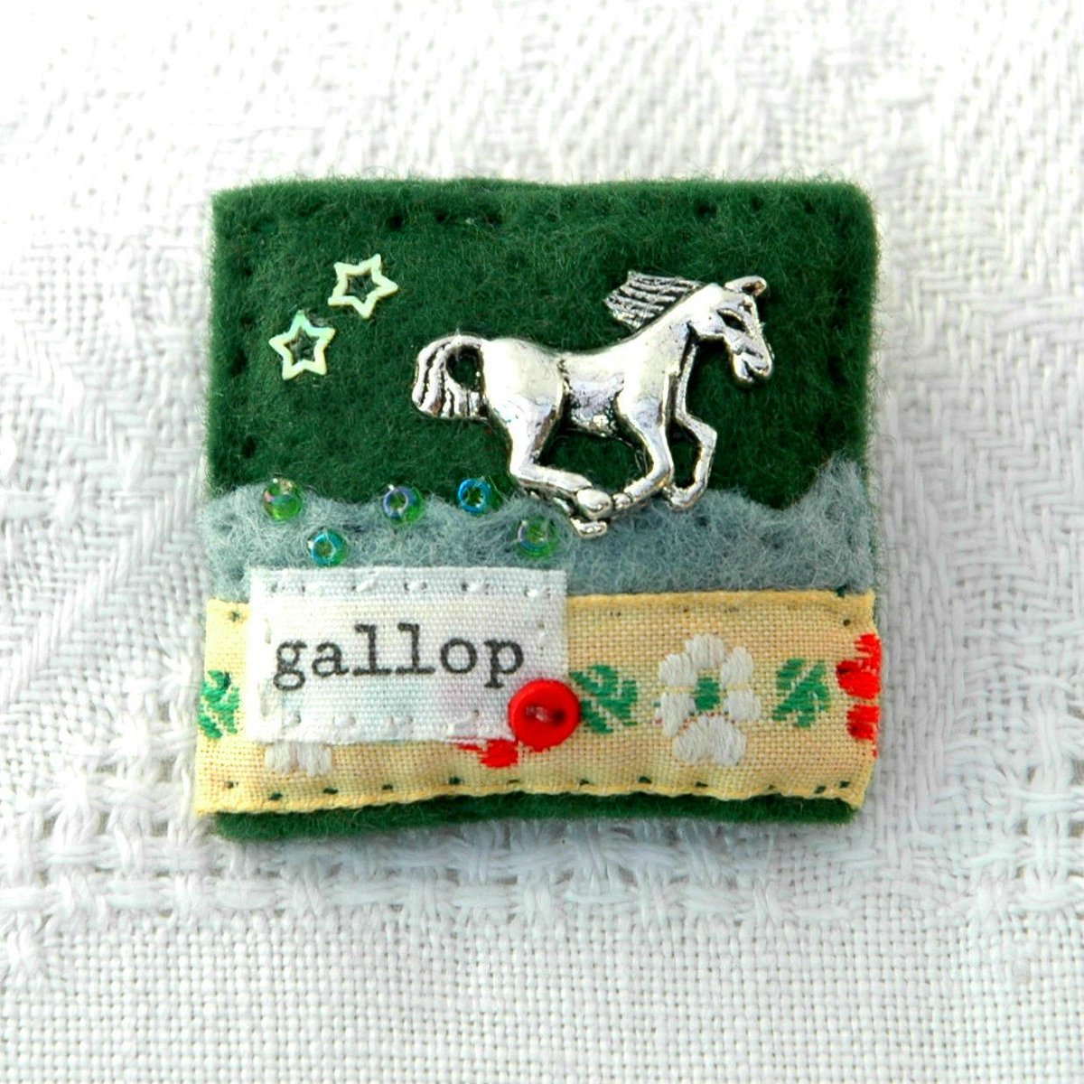 elliestreasures's tweet photo. #Horses play a big part in our family life so seeing as I'm listening to the Spirit soundtrack and crying my eyes out it makes sense to show you a cute horsey make of mine! https://t.co/PpSErvB3lK #imokreally #crafthour https://t.co/Y76EGp6yLs