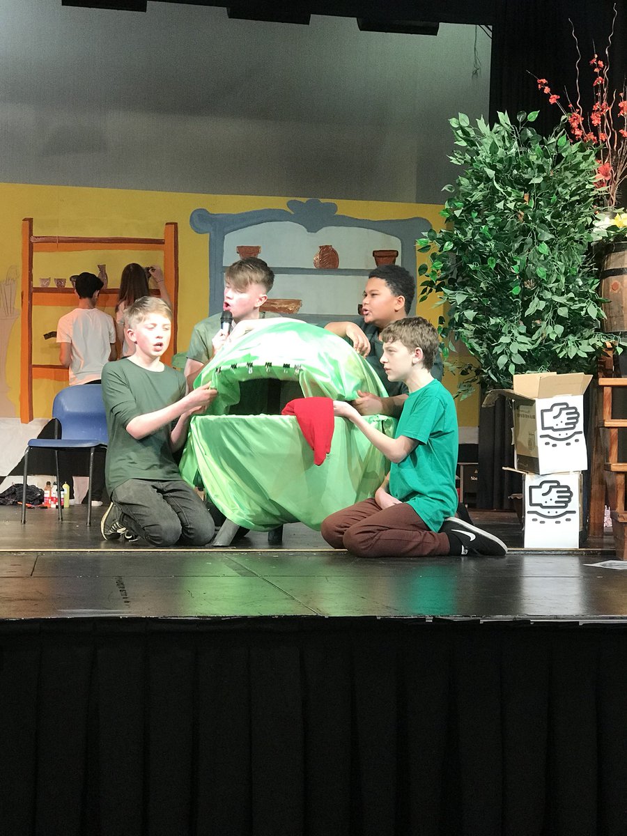 MytonDramaDept's tweet photo. Kids were amazing Saturday! We have a show people 🌵 Tickets still available on parent pay 💐@MytonMusic @MytonSchool https://t.co/CFPJVe1lkJ