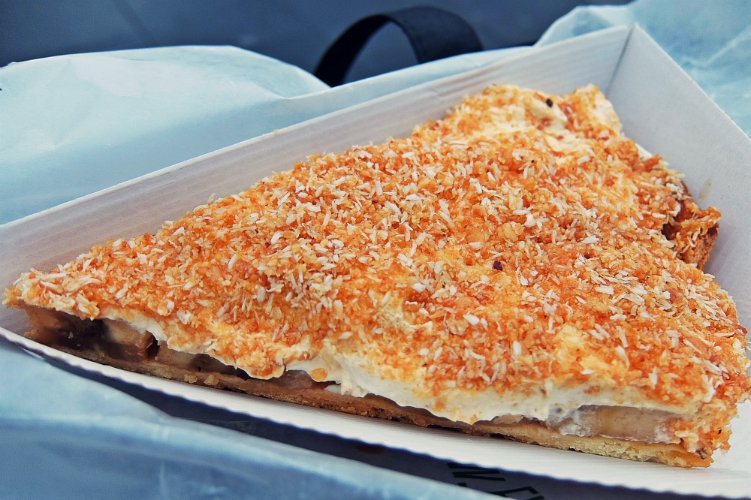 aveline_kay's tweet photo. Anyone else addicted to EXKI's Tarte Banane Brésilienne? I still remember my first taste being a near religious experience. I bought a slice planning to eat it later in my hotel room but ended up inhaling it right there on the sidewalk in front of the store. https://t.co/J6ju8SmN4p