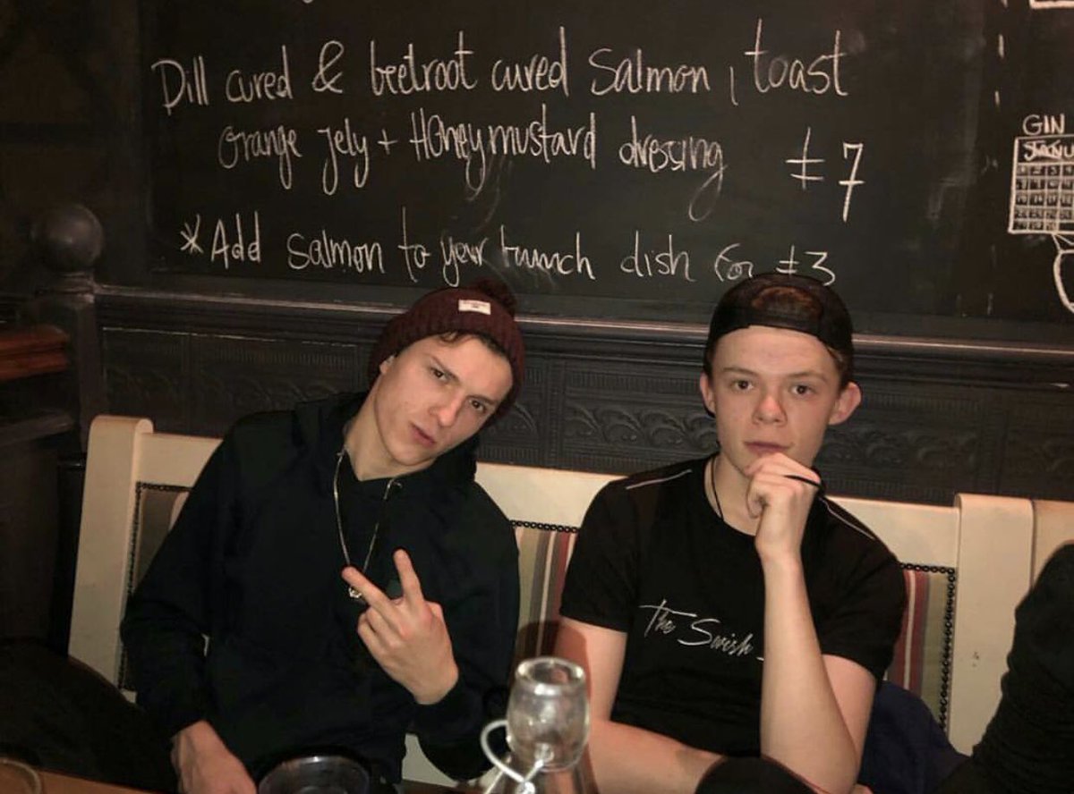 TheSwishStore's tweet photo. Pub nights... @HarryHolland99 wearing our black signature t-shirt 📷

https://t.co/O0SC8QqIzG https://t.co/TYyve2l50M