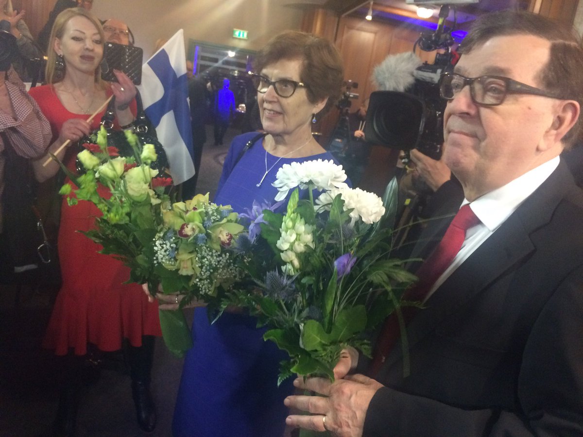 Paavo ja Vuokko Väyrynen jättivät taakseen jälleen yhden vaali-illan. #presidentintinvaalit2018